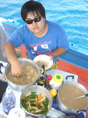ยอมรับแล้วครับ ว่า นังตั้ม ทำราดหน้าแจ่มๆ...
ตั้ม เจอ ริด... อร่อยคูณสอง....
แหม่ๆ ถ้าได้ อีนังกั๊