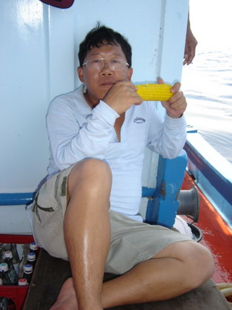 เหยื่อ จอยกัน บ่อยๆเข้า เฮียคิม ก้อเซ็ง..
 :laughing: :laughing:
เซ็ง รึ ร้อนหว่า เฮียคิม อิอิ...
