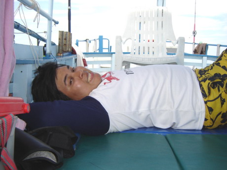 ปล่อยเหยื่อ ทรอลลิ่งเสร็จ อีน้าโต๊ด 
ก้อมานอน รอ ด้าบน เหล่าเต๊ง.....
 น้าโต๊ด---วันนี้ จะต้อง ป๊อ