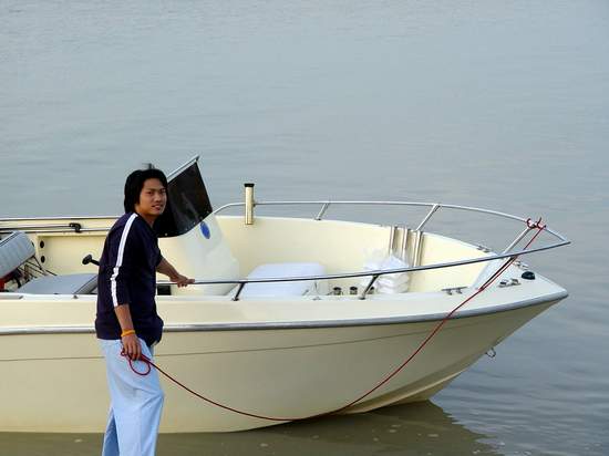 ท่านมาเฟียบอกให้น้าเจิดสามเมตรคอยจูงเรือไว้ กันเรือลอยหนี  :laughing: :laughing: :laughing:



