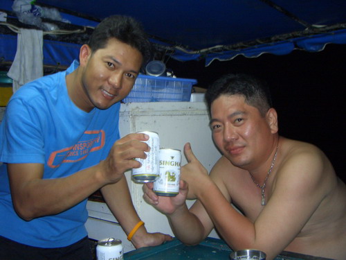 เอ๊ดดี้  ขอด้วยคน  เอ้า ชน

( L กอ ฮ  เป็นของม่ายดี นะจ๊ะ )