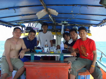 ตั้งวงคุยกัน  ระหว่างวิ่งเรือกลับ  After action review ครับ  คราวหน้า  ต้องได้เยอะ ๆ คราย ๆ ก้อชอบกิ