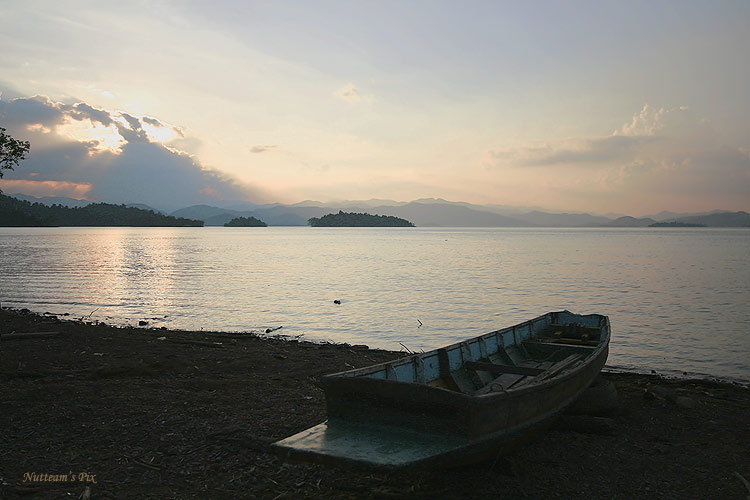 พอเก็บเรือเสร็จ ลมเงียบกริบเลยครับ