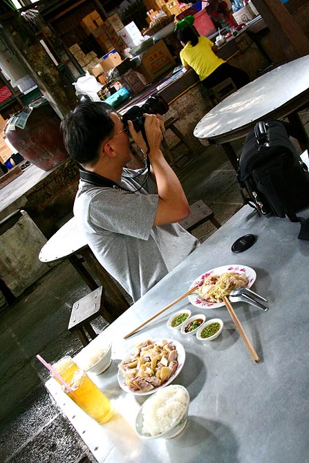 แน๊ะ  ..........   แกถ่ายไม่เลิก   ไม่สนแล้ว พ