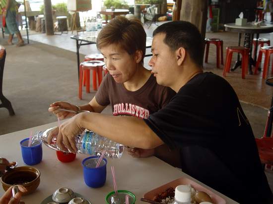 ผมนัดเจอพี่ยุ้ยและเพื่อนผมไว้ตอนเก้าโมงครึ่งตอนเช้าวันเสาร์ที่โลตัสอ่อนนุช  :grin: :grin: :grin:
เน
