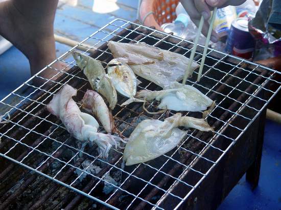 หลังจากปลาตัวแรกของน้าแจ๊คขึ้นมาแล้ว พี่เจิด ก็ปล่อยปลาอินทรีหลุดไปอีกตัว และปลาอินทรีก็หยุดฉวยไป  :