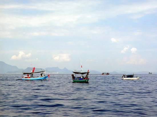 ช่วงบ่ายเรือลากชาวบ้าน เพิ่มขึ้นเกือบยี่สิบลำครับ  :ohh: :ohh: :ohh:




