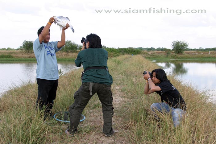 เบื้องหลัง  :laughing: :laughing: :laughing: