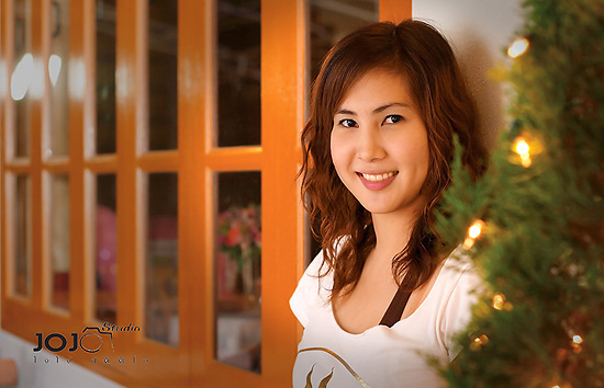 Foreground และ Background  แบบนี้ได้ป่ะคับ เมือคืนได้ไปนั่งกินข้าว เจอน้องยิ้ม เลยจัดถ่ายขำๆ กันนิดห
