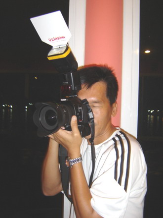 เทพกล้อง เดินกันกวั่กไกว่..
ไหล่กระทบ ชนกัน ทุกๆสาม นาที แยะจิงๆ..
 :laughing: :laughing: :laughin