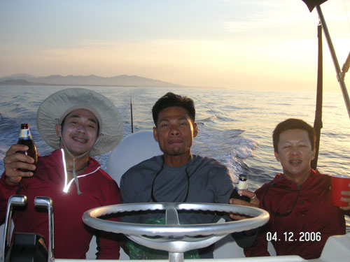 วันที่ 2 ครับถ่ายบน tuna tower เรือ rock and reel ครับ  เป็นเรือ yatch fisherman สวยงามมากครับ :love