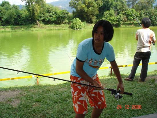 แช๊ะ!!!.... ผู้หญิงจริงๆด้วย..... มาแข่งกับเขาไม่แพ้ชายอกสามศอก........

พอแอบไปดูชื่อมาเธอใช้ชื่อ