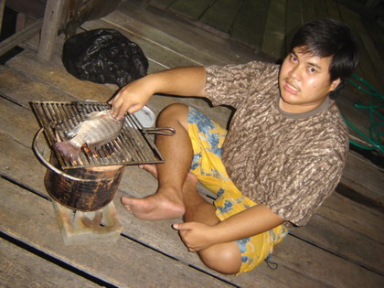 ตรูว่าแล้ว....
นังน้าโต๊ด ทำกับแกล้ม....
พ่อเล่น ปลานิลทั้งตัว ไม่มีสแตนอิน ไม่มีสลิง...
ไม่ต้องข
