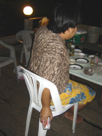 ทอดเสร็จ สุกแล้วเสริฟ เติมด้วยน้ำดอกคำฝอย เย็นๆ 
ลงไปบาดคอนิดๆ..แหม่  ๆ ปลาทอด แบบพื้นๆ..
ข้าวสวยซ
