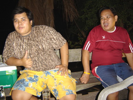 น้ำดอกคำฝอย หายไปสองขวด สำหรับค่ำคืนนี้....
กำลังพอดีเลย วิ้ง ๆ นิด ๆ ง่วงๆ หน่อยๆ..
 :grin: :grin
