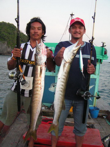 trolling ต่อ
จนเวลา 18.45 น.
รอกของหนุ่มก็เรียกหาเจ้าของ
และของผมก็ร้องหาเหมือนกันเลยยกให้น้องชาย