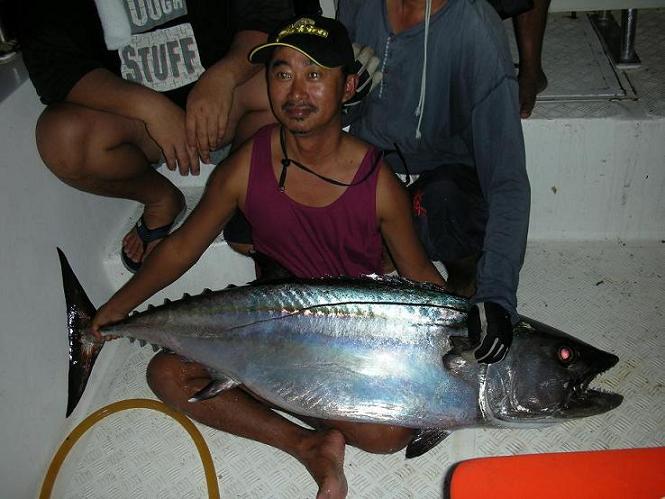 พี่อำนาจกับ dog tooth tuna หน้าตาน่ารัก(คนหรือปลาที่น่ารักอืมน่าคิคเหมือนกัน) :laughing: