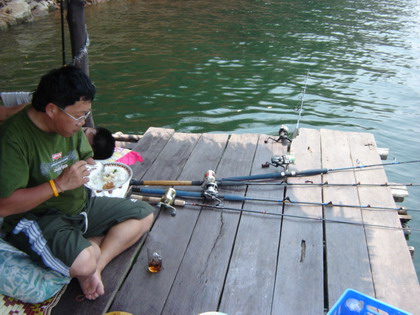 พักกินข้าวกลางวันกันก่อน.....
เดี๋ยวบ