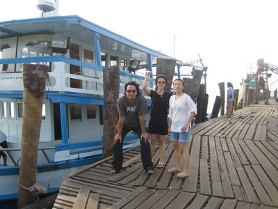 กลับบ้านครับ ถ่ายรูปเป็นหลักถานหน่อย
-----------------จบข่าว----------------
ปล.พี่ไก่ลืมเสื้อไว้ 