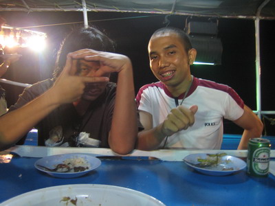 โอ๊คถูกต้อง แระค้าบบบบ
โฮะๆ ๆ เจ้าที... ทรงผมนี้เยี่ยมมาก....
แม้น แมนนน .....

อีกนิดคือแนะนำให