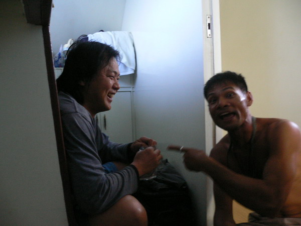 สักพักมาหลบทำไรในห้องผมล่ะนิ ?
มัดเบ็ดป่าวนิ ??????? คุยกันใหญ่