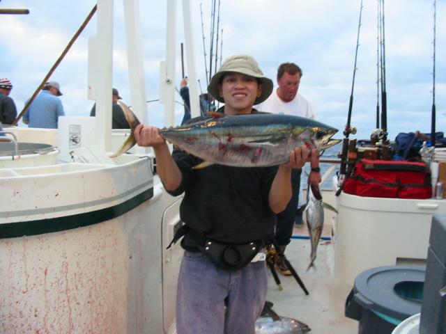 น่าเสียดายที่ส่วนใหญ่ได้แต่ไซส์นี้คับ  ปลาใหญ่ที่สุดของทริปนี้คือ Bluefin Tuna 35 kgs  ซึ่งเป็น Blue
