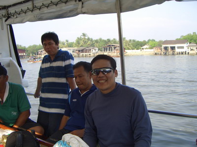 ด้านหลังผม  ก้อน้าเล็ก ศรีราชา  , น้าบีเจ  ตำแหน่งลูกทัวร์  เหมือนผม  

ฝีมือเยี่ยม  ขยันไม่เป็นรอ