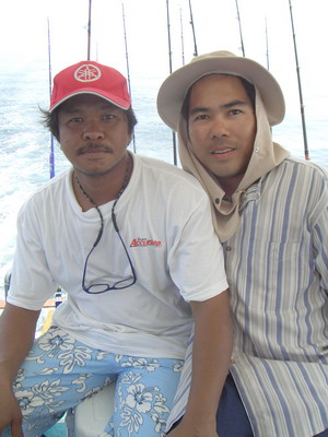 นี่ก้อ  สมาชิก  ก  เก๋   ตำแหน่งผู้จัดการเรือ  กับ  ก.ไก่  ตำแหน่ง  ลูกทัวร์  