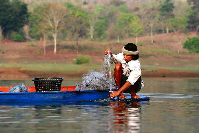 ถ่ายภาพในเรือ  ลำบากดีแท้  ถ่ายไปเรือก็ลอยไป ตามน้ำ ตามลม ไม่ค่อยได้มุมที่ดีดี 