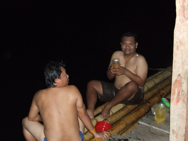 น้ามาด...........เอ้าชนแก้วใกล้ได้เวลาแว้ววววว เด่วต้องไปเปิดคอนเสิร์ตต่ออีกเร้วท่านประธานนนนน
ประธ