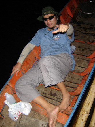 กลับมาถึงที่แพ.....
พอเริ่มจะมืด ท่านประธานก้อกลับมาค๊าบ.....
กลับมาด้วยท่าประจำตัว เท่ห์ สุดฤทธิ์