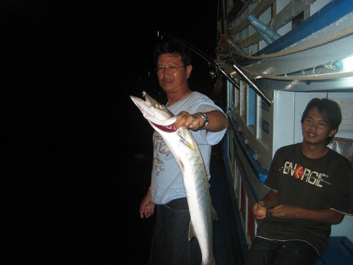 หันมาอีกที ท้ายเรือก็ได้ตัวนี้ขึ้นมา :umh: