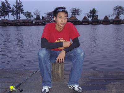 คนจะทำหล่อ เอ๊า เด๋วเสียฟามตั้งใจ ซักแชะละกัน   :cool: