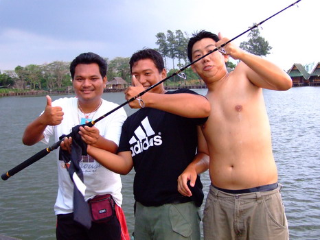 อ่าวถ่ายรวม 3 คนครับ