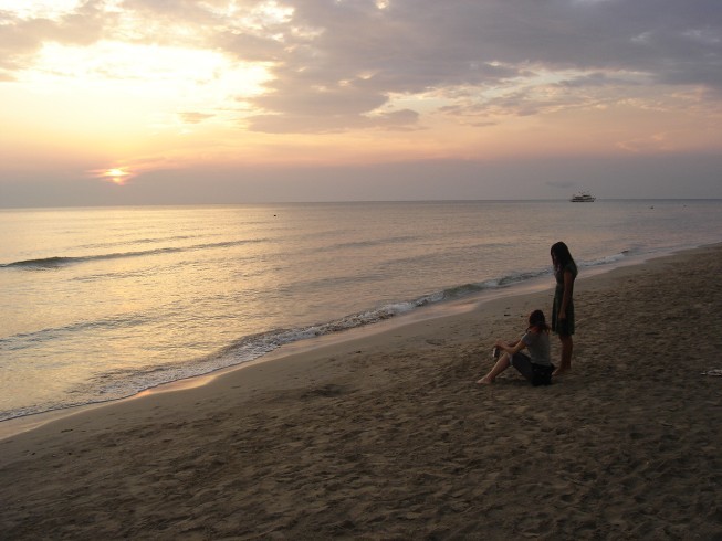 ++ บรรยากาศยามเย็นๆ ณ หาดทรายขาว ++

พักอยู่ 2 คืนก็ต้องเดินทางกลับ ถึงจะเป็นการพักผ่อนแบบทริปเล็ก