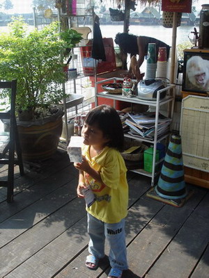 
นัดกันมา 7.30 น. กว่าจะครบ 9.00 น น้องออมมารอก่อนเลย:laughing: :laughing: