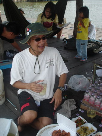 
น้าหลายจัย : น้า ๆ THE SCOTCH ครับ เรานี่ซื้อรำหรือยังครับ :laughing: :laughing: