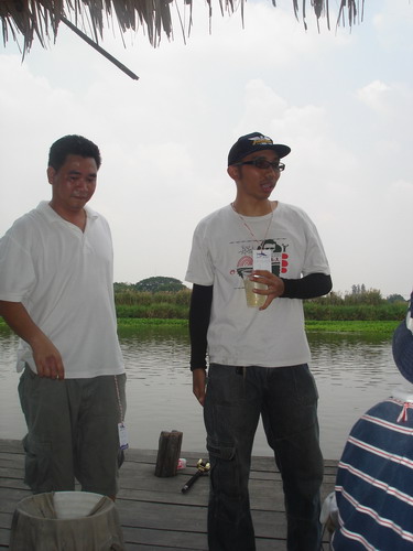 
น้าที : เอ๊ะ.........ทีม THE SCOTCH  ลงแข่งหรือป่าวครับ ไม่เห็นมีเหยื่อตกปลาเลย :laughing: :laughi