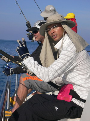 โจ้ เพื่อนรักคับ เจ้าของ ปลาแปลกเพียงตัวเดียวในเรือ
พี่โทบอก ไม่เคยเห็นใครตกได้มาก่อนเลย ??????
 :