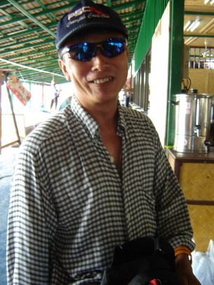 นี่ก้อมาเช้าเหมือนกัน......
น้าหมูดุด....หัวหน้าทีม หมูไม่บวม...
 :smile: :smile: :smile:
น้าหมูด