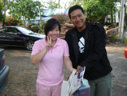 ก๊ะลังจะเดินกลับเค้างาน....
อยู่ๆ ฝูงมด มาจากไหนไม่รู้ ไต่ยั๊วเยี๊ย หน้าบึงสำราญ
 :laughing: :laug