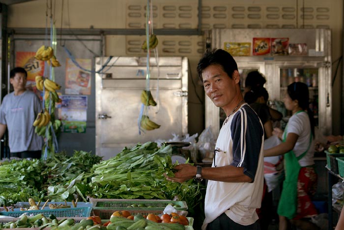 ถึงท่าเรือ ทับละมุตอนเช้าก็ซื้อกับขาวกันที่นี่... :grin: :grin: