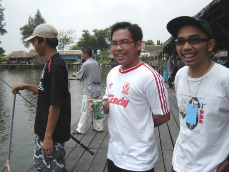 กองเชียร์ได้แต่ยืน อึ้ง ทึ่ง เสียว......
น้าที----แรงดีเจงๆวุ้ย น้าหลิว
น้าไก่ก่อสร้าง---กลางวัน แ