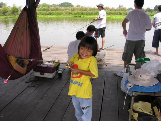 นี่งัย..คันหนู :love: :love: :love:


วงแตกทันที...ต่างคน ต่างคว้าคันตัวเอง ออกตีเหยื่อทันที

 