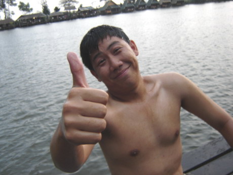 น้ามาด----สะจาย มะโน๊ต..
น้าโน๊ต----สะจายมั่กๆ น้ำเย็นเจี๊ยกๆเลย...
              รำลอยฟ่อง...วุ้ย