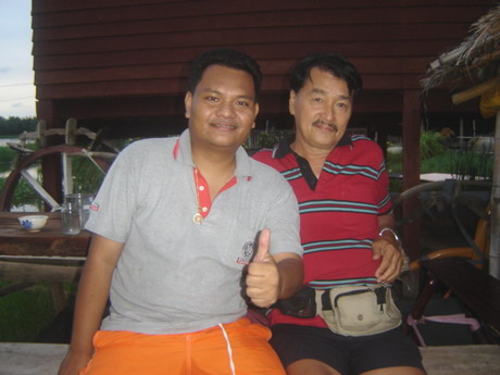 ถ่ายรูปคู่ก๊ะ พี่สุธี ซะหน่อย..
 :grin: :grin: :grin:
น้ามาด----วันนี้รอดตัวทุกคนแถมได้ปลาอีกง
  