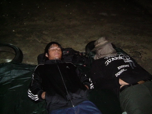 กลายเป็นศพไป2เง้อ....................ไม่ใช่ เอิ้กๆๆๆๆๆ :laughing: :laughing:
แต่.................พา