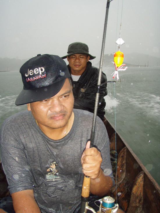 ไต๋ ที่นี่แม่นหมายขนาดไหนคิดดู หลับตาขับเรือยังได้เลยย  :laughing: :laughing: :laughing: