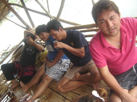 เอิ้ววววว เที่ยงกว่าแล้ววว....
น้าเกรียง----พวกน้าพชร975 ทามมาย ไม่กลับมาซะทีฟะ
น้าโต๊ด------ได้เส