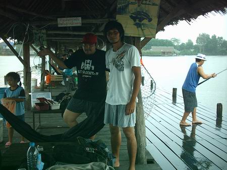 พอฝนตกนังเดียร์กับนังแซมเลยชวนกันถอด....
กางเกง :laughing: :laughing:
ใส่กางเกงบ๊อคเซ่อร์ลุยฝน :la